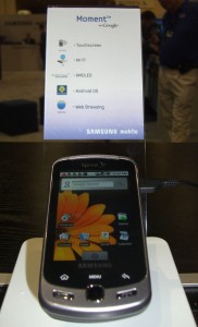 b-samsung-moment-display2