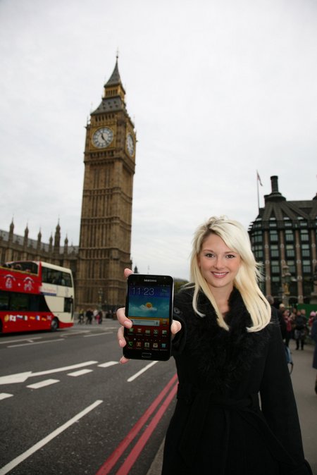 galaxy_note_london-small.jpg.pagespeed.ce.8_qt35o1YM