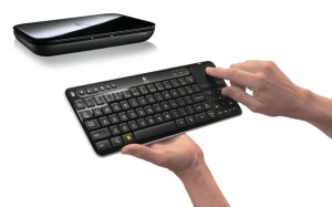 Logitech_Revue hands
