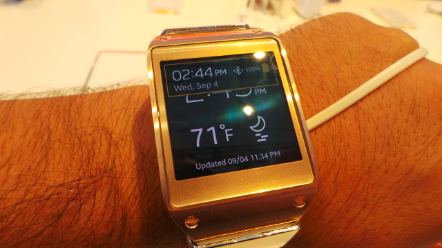 galaxy-gear-on-wrist