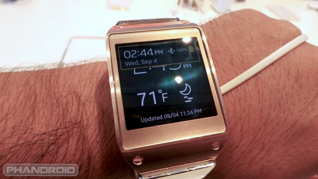 Samsung galaxy gear on wrist