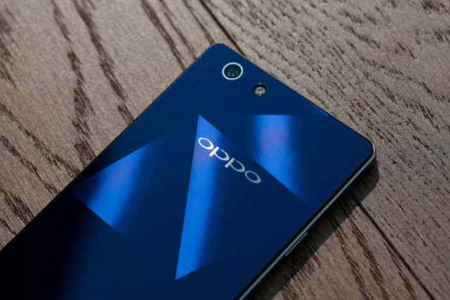 The Sapphire Blue Back Panel on the R1x