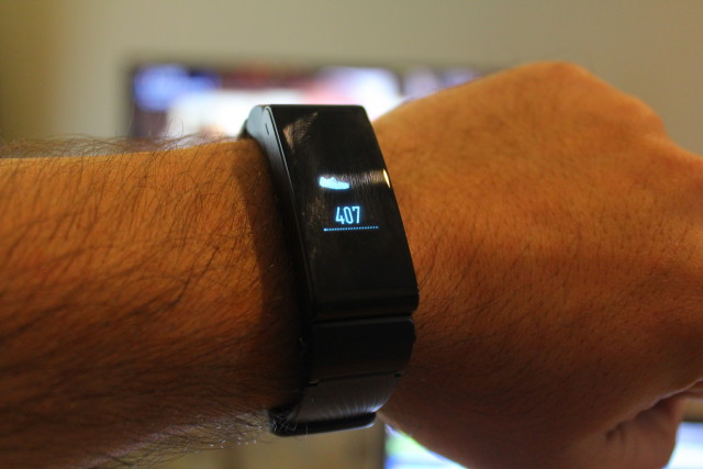huawei-talkband-b2-6wearingbottom