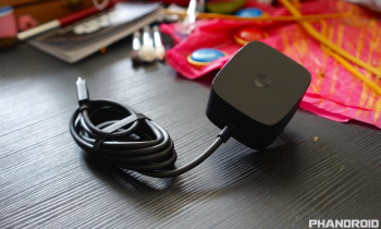 Motorola Moto X Pure Edition charger DSC09964