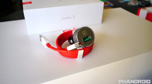 OnePlus 3 Dash Charge car charger DSC00315