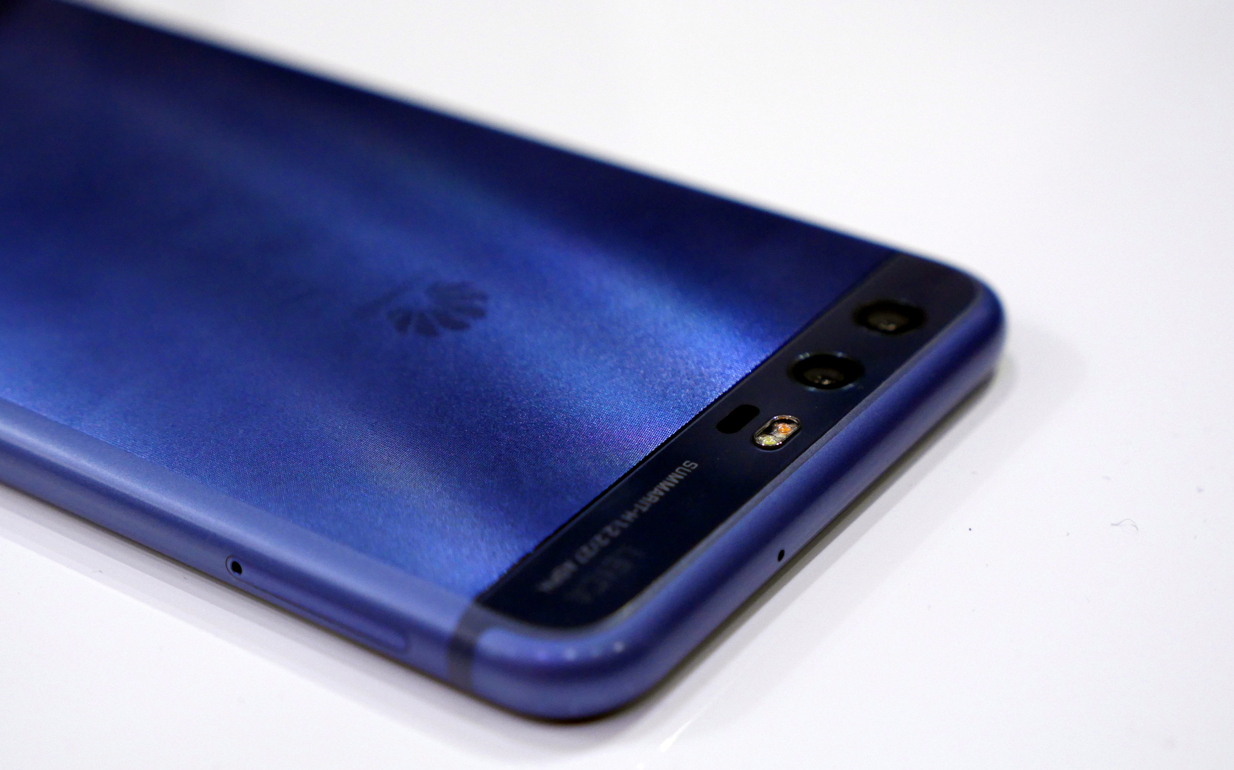 Huawei P10 inserire memoria MicroSD - Allmobileworld.it